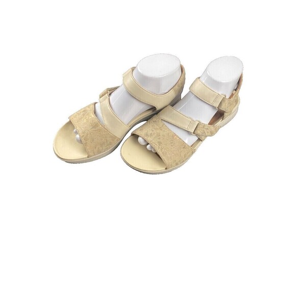 Clarks Un Adorn Ease 8 M Womens Beige Leather Strap Sandals Comfort Casual Used - Picture 1 of 16